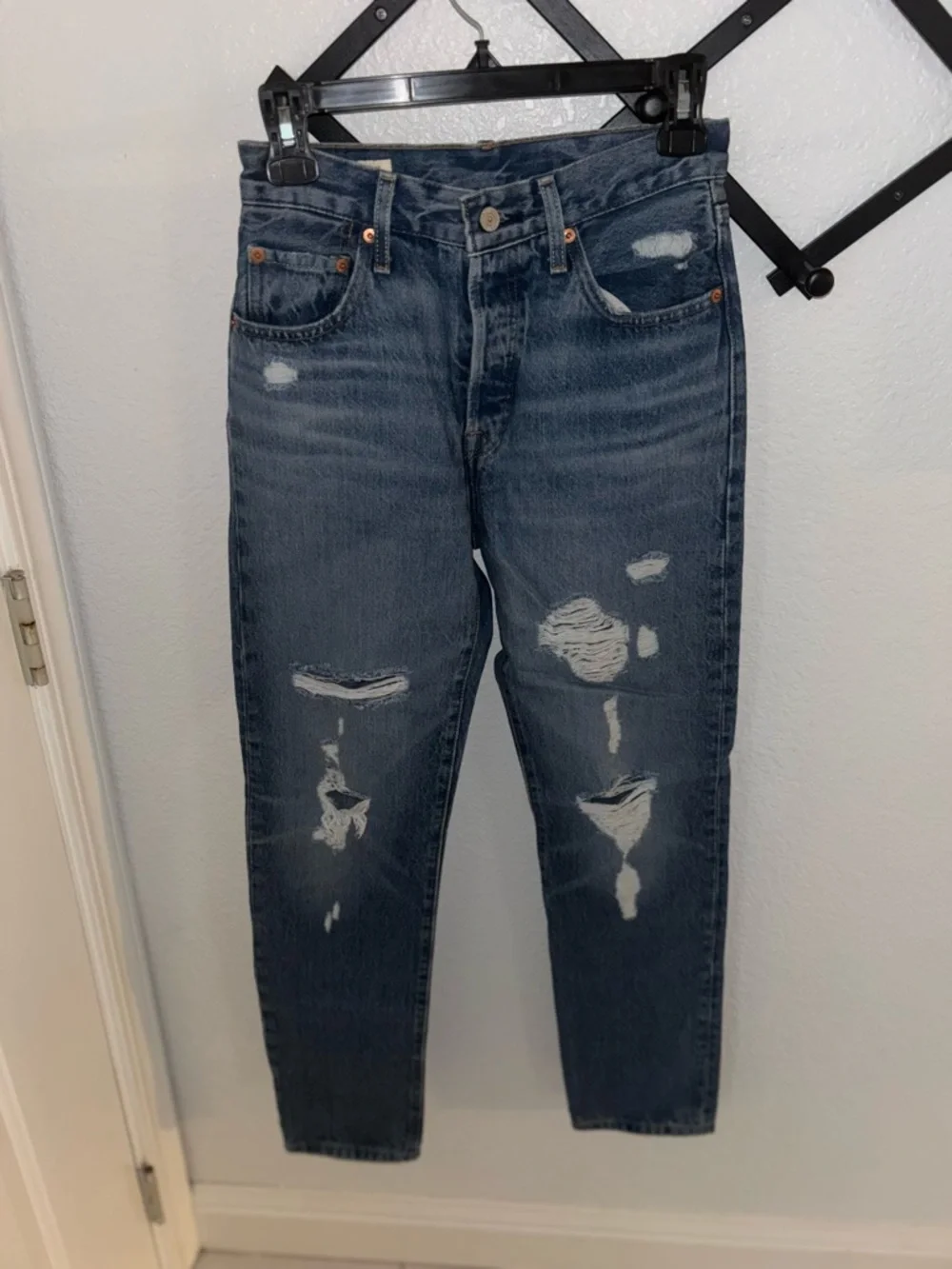 Levi’s 501 Fit Jeans W25 Distressed Medium Wash High Rise Straight Leg Raw Hem - Picture 2 of 4